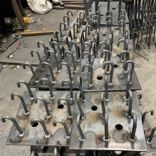 图纸中如何确定钦州预埋件的位置？